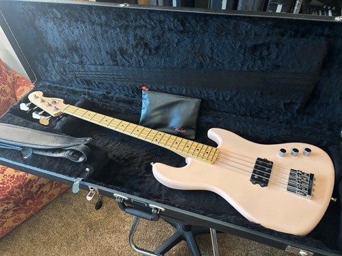Fender flea artist series - fender,