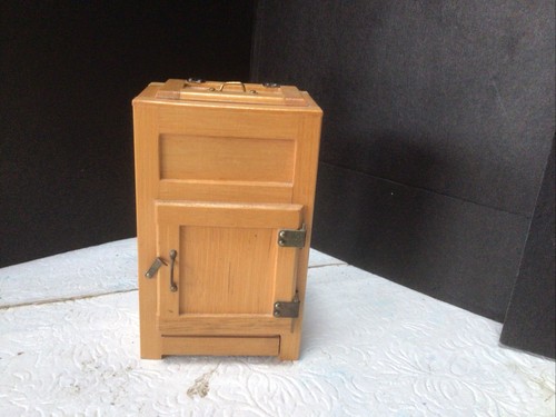 Vintage dollhouse ice - ice, box