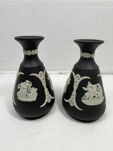 Vintage pair wedgwood black - pair,
