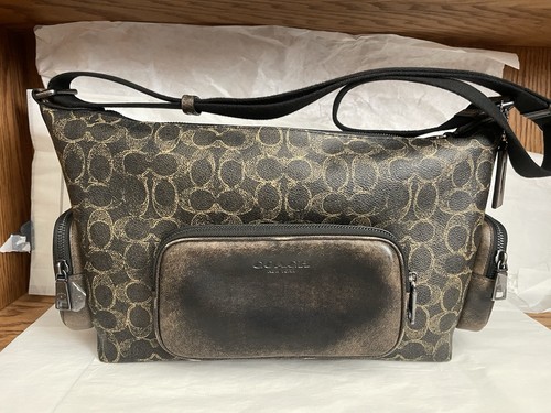 Nwt coach finn with pockets - finn,