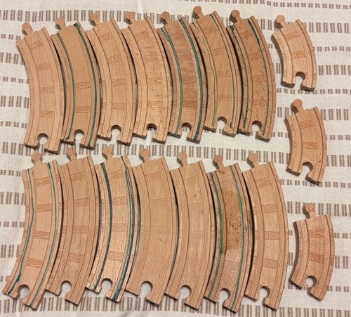 Lot thomas wooden - of, 17