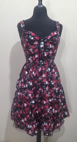 Hot topic red black skulls - hot,