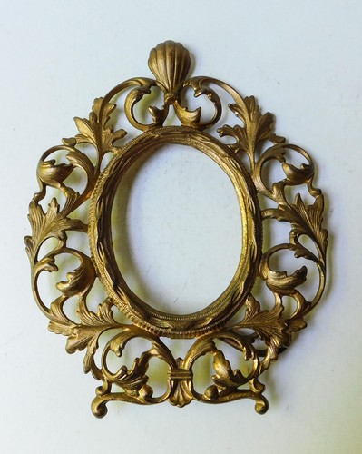 Vintage cast gold metal ornate - gold,