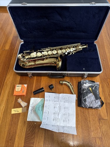 Conn alto saxophone gold - saxophone,