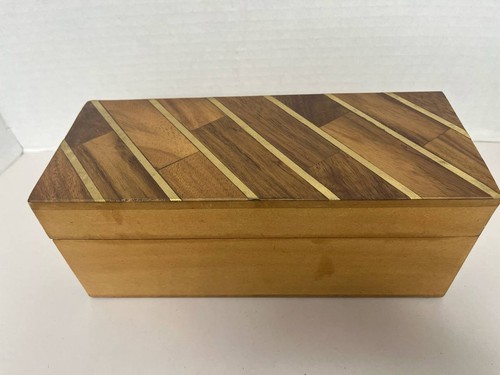 Vintage wooden trinket box - wooden,