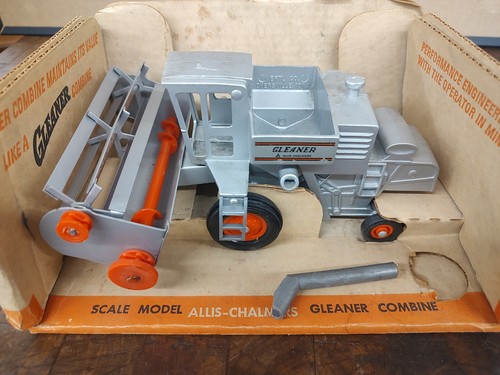 Vtg ertl scale model - 1/32,