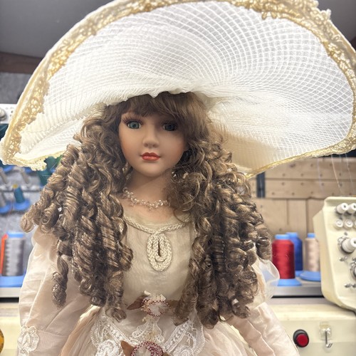 Porcelain dolls collectible - porcelain,