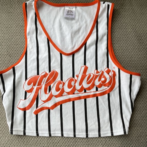 Women hooters cropped pin - women’s,