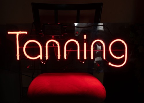 Neon tanning sign - x, 13"