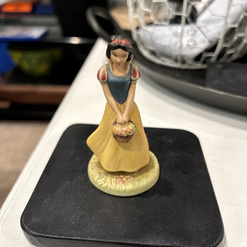 Disney porcelain snow white - porcelain,