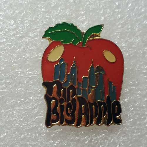 The big apple pinback - the,