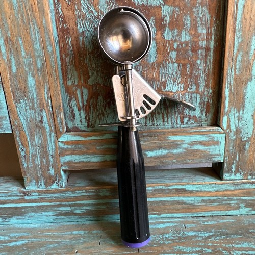Vintage ice cream scoop black - cream,