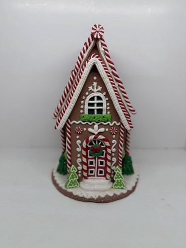 Lighted gingerbread house - lighted,