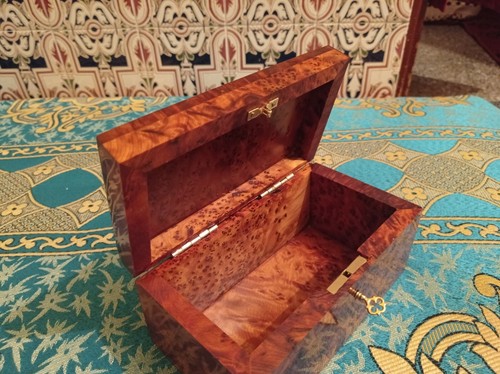 Amazing box wooden burl - amazing,
