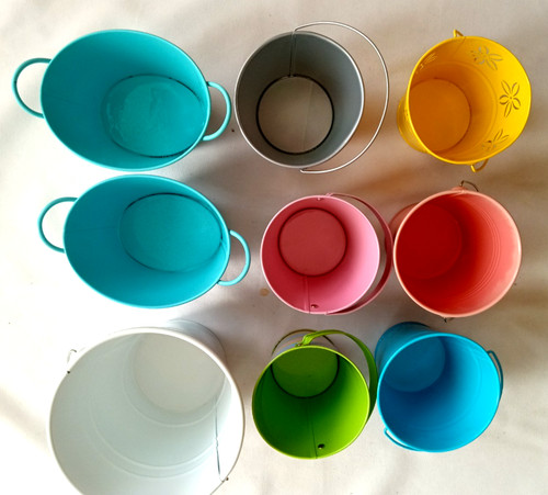 Small metal buckets - 9, w/handle