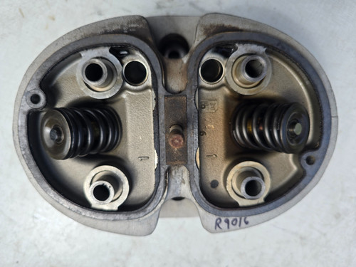 Bmw r90 left cylinder head - r90/6,
