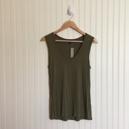 Crew olive green scoop - , neck