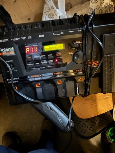 Roland guitar - gr-33,