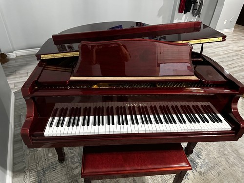 Samick baby grand piano - baby,