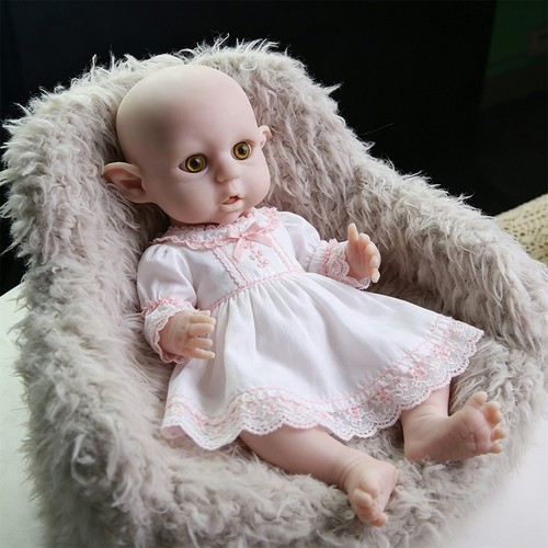 Open eyes newborn - 15.7"open,