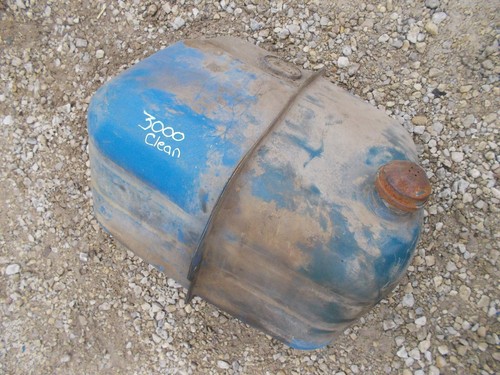 Ford 3000 tractor - , gas