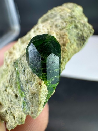 280 carats natural demantoid - 280,