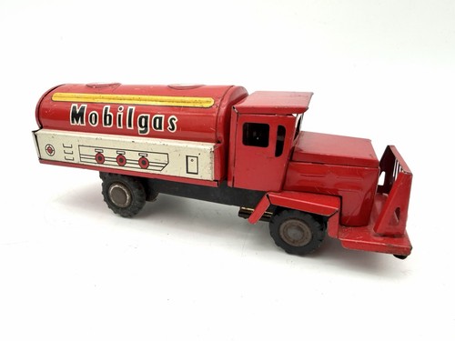 Vintage mobilgas pegasus tin - vintage,