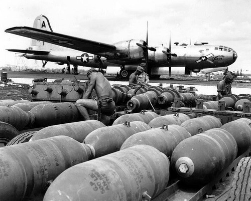 Superfortress crew loads - b-29,