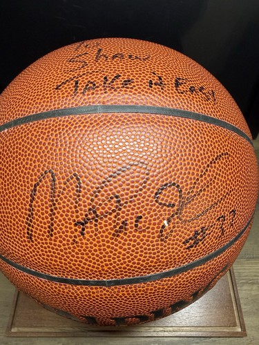 Magic johnson signed spalding - magic,