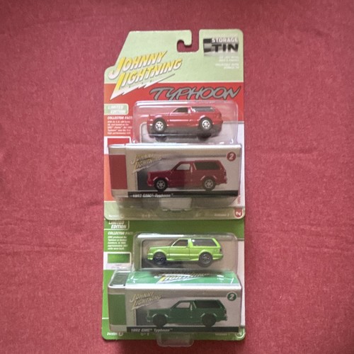 Johnny lightning car lot - 2-car,