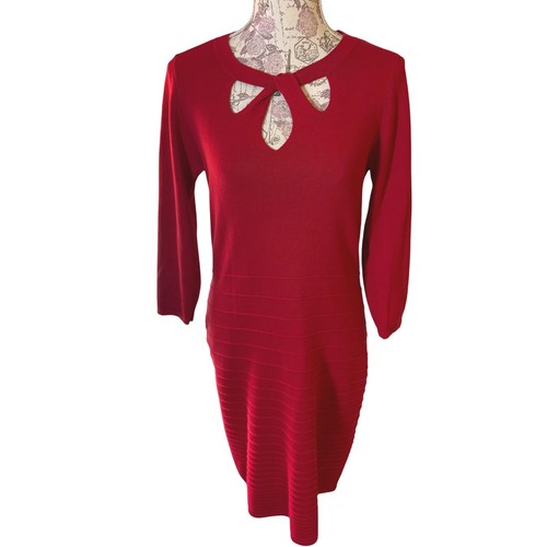 Red knit dress bow - cutout, 3/4