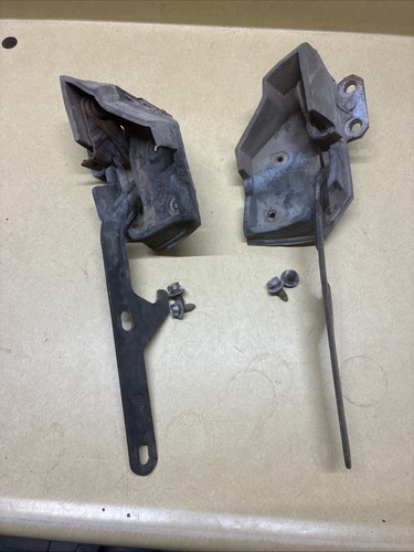 1984 upper hood hinges - hood, w/