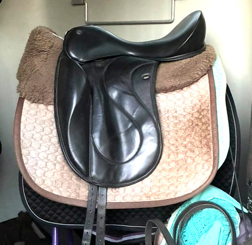 Wow saddle size black stock - 2,