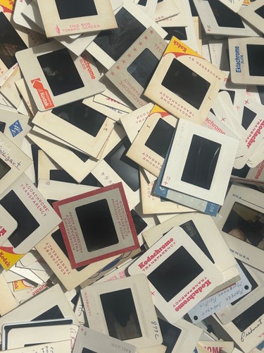 Lot 200 random 35mm slides - 200,