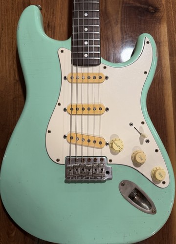 Relic 1963 style fender - style,