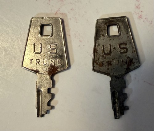 Vintage trunk key lot - key,