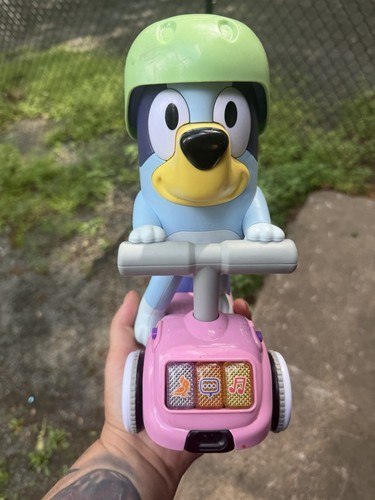 Bluey scooter time - bluey,