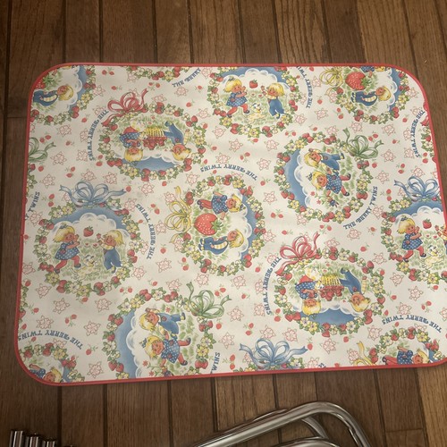 Kids table and chairs vintage - table,