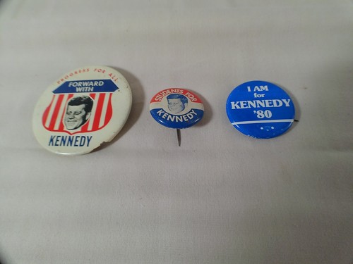 Political buttons lot - lot,