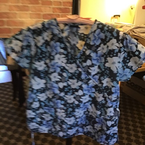 Women scrub tops lot - women’s,