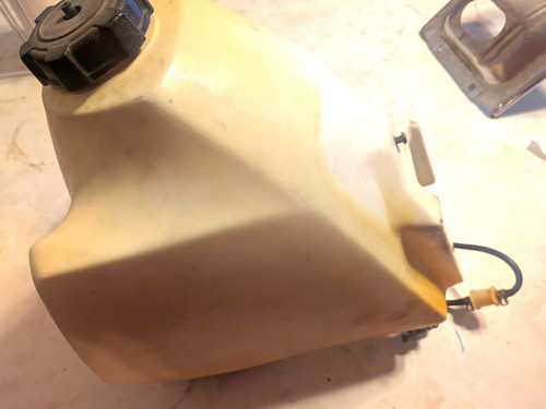 Cracked yamaha tt600 1987 fuel - cracked,