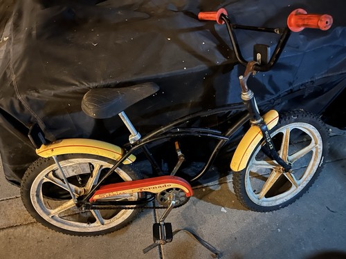 Old school bmx - schwinn, tornado