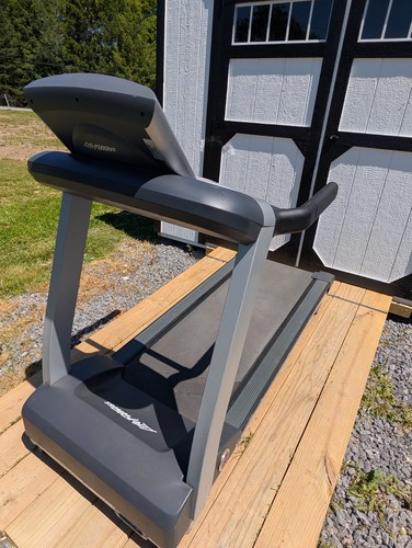 Life fitness treadmill - t3,