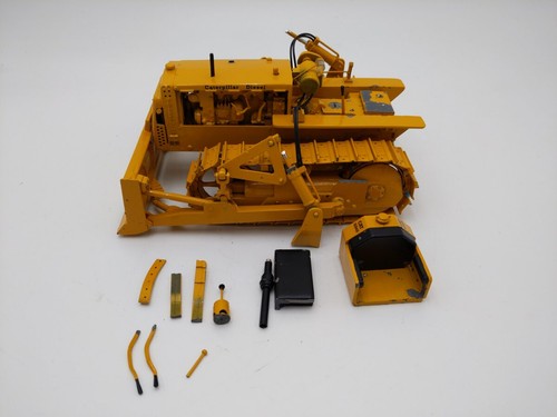 Ccm diecast cat d4 - 1:16,