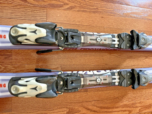Atomic skis 148cm with - skis-148cm,