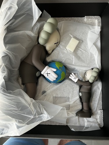 Kaws the promise vinyl - the, figure