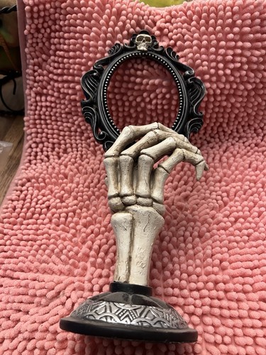 Skull holding frame halloween - skull,