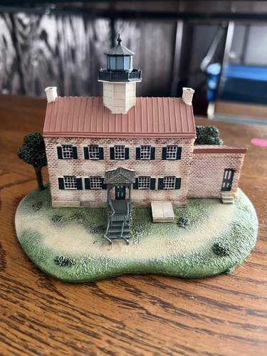 Danbury mint lighthouse east - lighthouse,