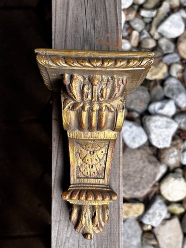 Single ornate wall corbel - ornate,