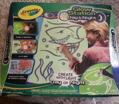 Crayola glow station - crayola, day